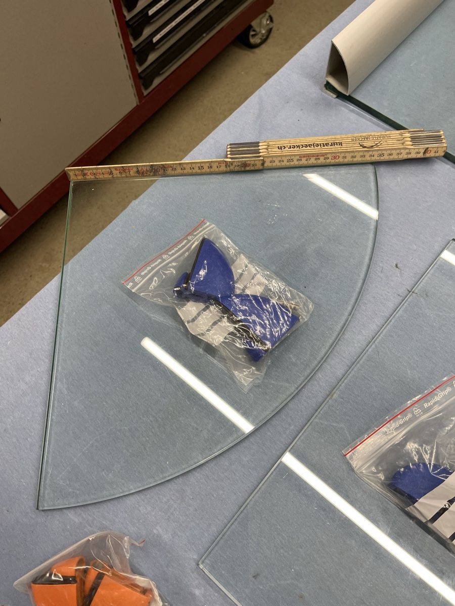 Bicchieri: Glas Tablare mit Konsolen – Usato da Grosswangen venduto da winkelfeld 5