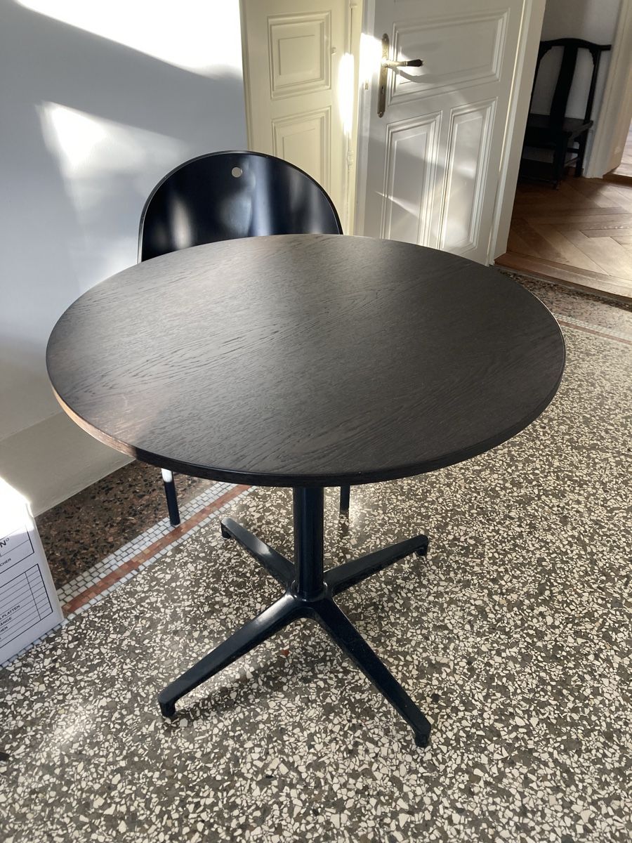 Vitra Tavoli: Vitra Bistro Table, Ronan & Erwan Bouroullec, Eiche dunkel – Usato da Zürich venduto da einefreude 1