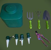 Gartenwerkzeug, Kompostkübel, 2 Balkonkasten, Wasserspender