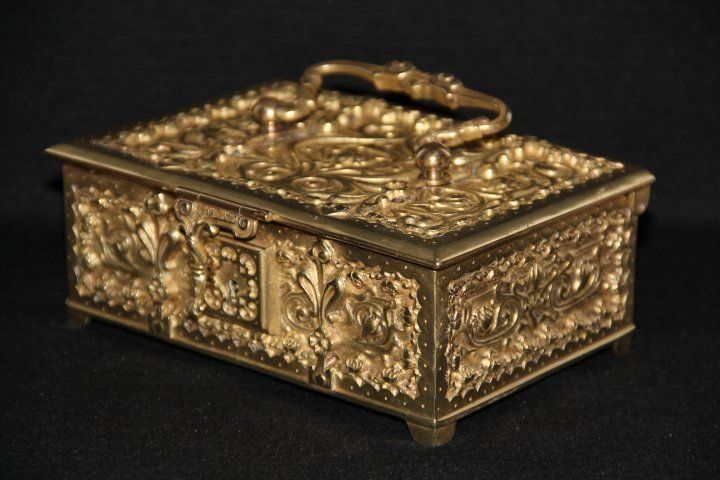 Truhen: Ancien coffret à bijoux en bronze . – Gebraucht aus Praz (Vully) von pikuluka1 1