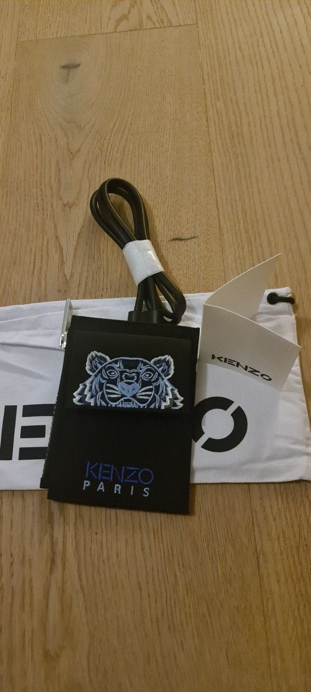 Kenzo Portafogli: Kenzo card holder on strap – Nuovo e nell'imballaggio originale da Richterswil venduto da Ivypearl