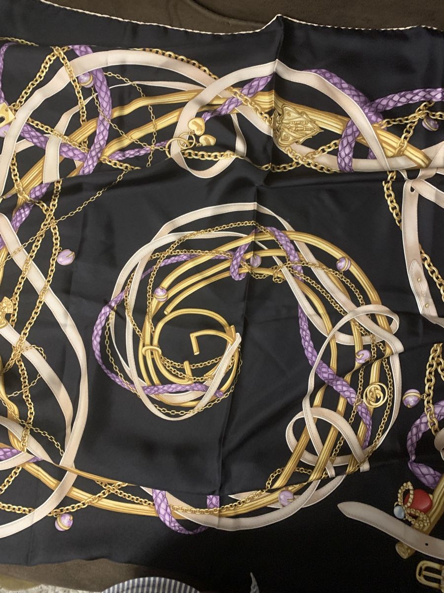 Gucci Foulard & Sciarpe: Gucci Foulard  – Usato da Bergdietikon venduto da zor_856j 5
