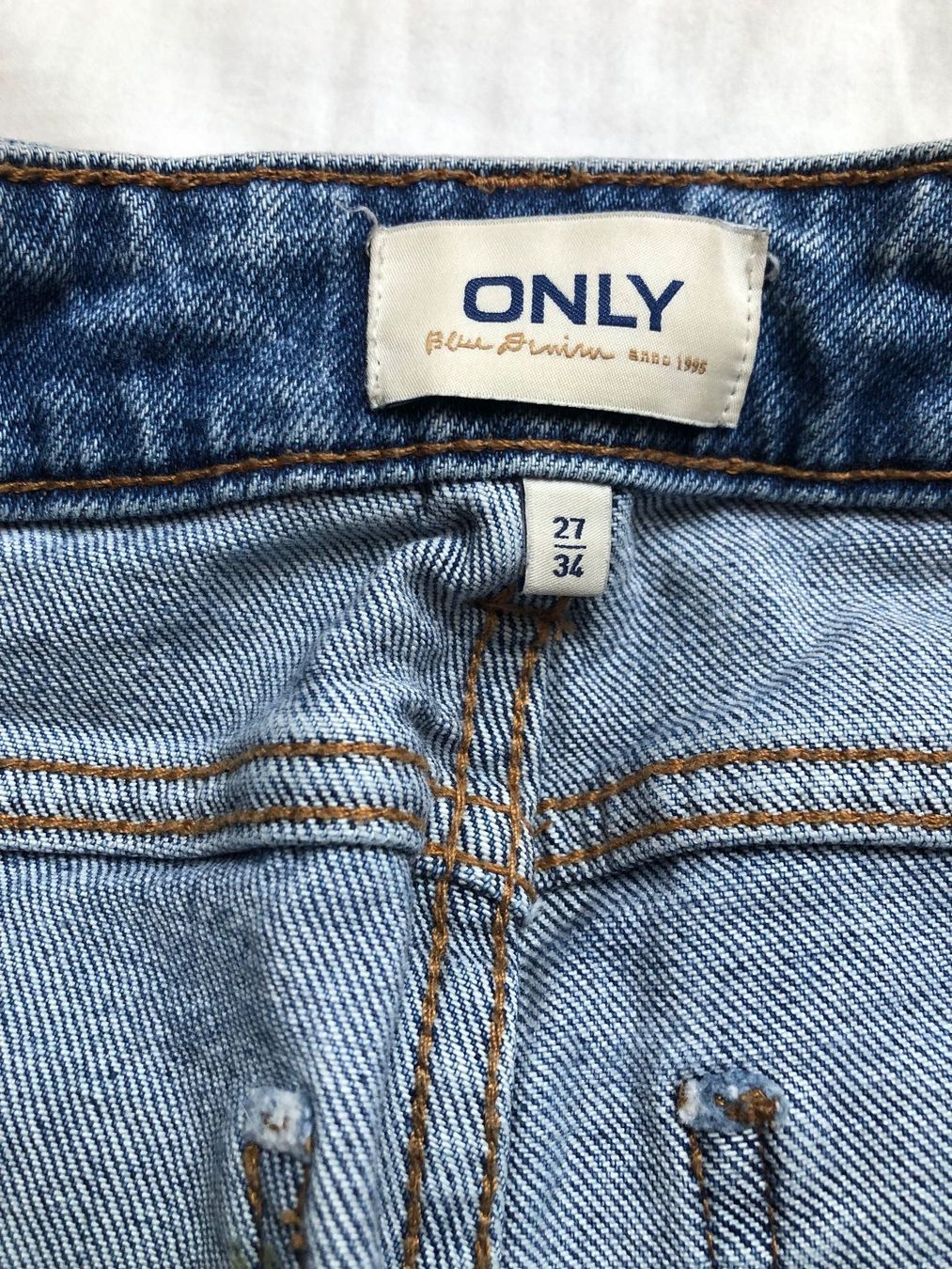 Only Jeans: ONLY Mom Jeans Rawcut W27 L34 Light Blue – Gebraucht aus St-Aubin FR von Tiweety 3