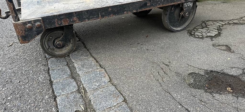 Carrelli di trasporto: %massiver Plattformwagen 140x70cm – Usato da Necker venduto da liq24 4