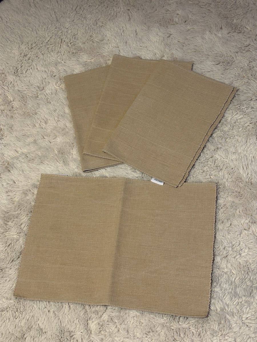 Set di tavolo e panche: 4er Tisch Set, Beige, 100% Baumwolle – Usato da Zürich venduto da Coco.swiss