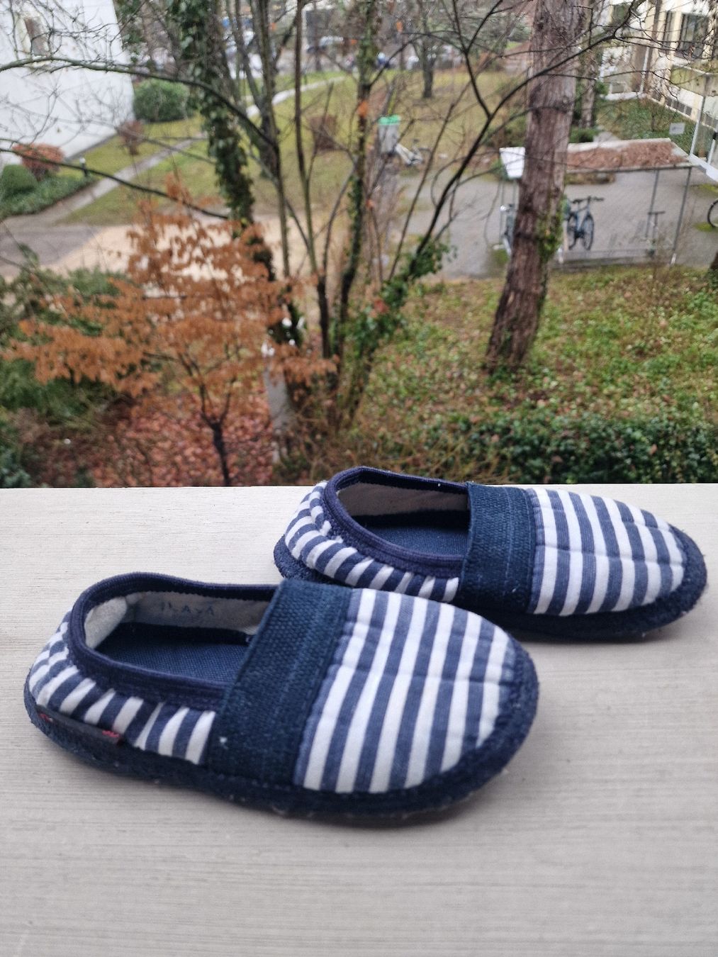 Scarpe da uomo: Giesswein Hausschuhe Gr 30 – Usato da Basel venduto da chingson 2
