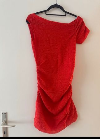 Rotes Sommerkleid mit Raffungen, Grösse M,  Top Zustand!