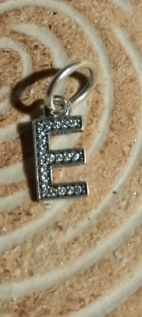 Pandora Ciondoli: Pandora Charm Buchstabe " E "  S925 ALE – Usato da Therwil venduto da col_m6rx