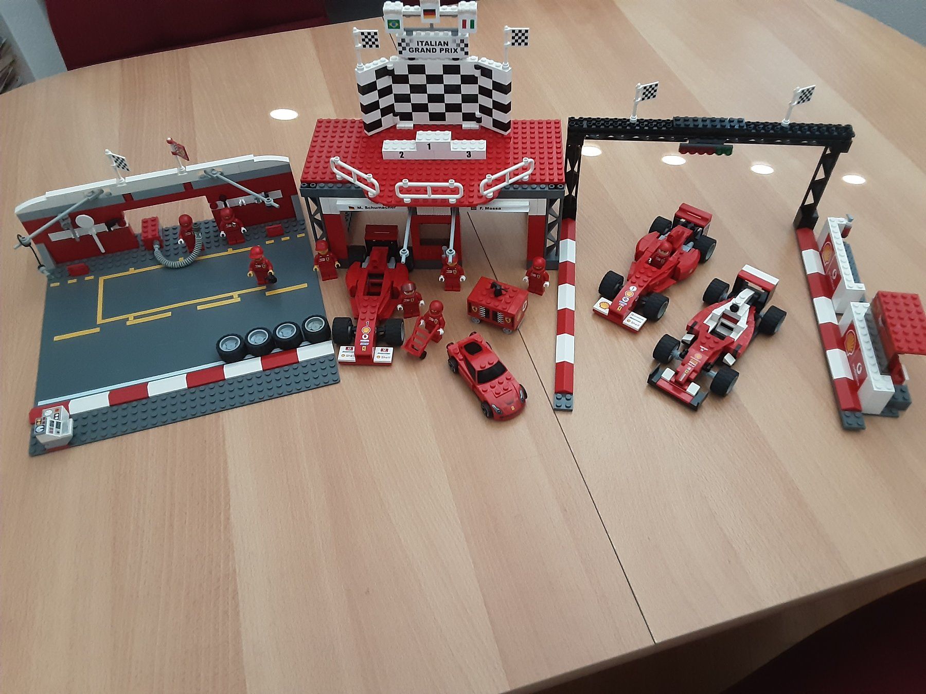 Lego Giocattoli: Lego Ferrari Sets mit vielen Figuren – Usato da Bülach venduto da Blind-Onyx