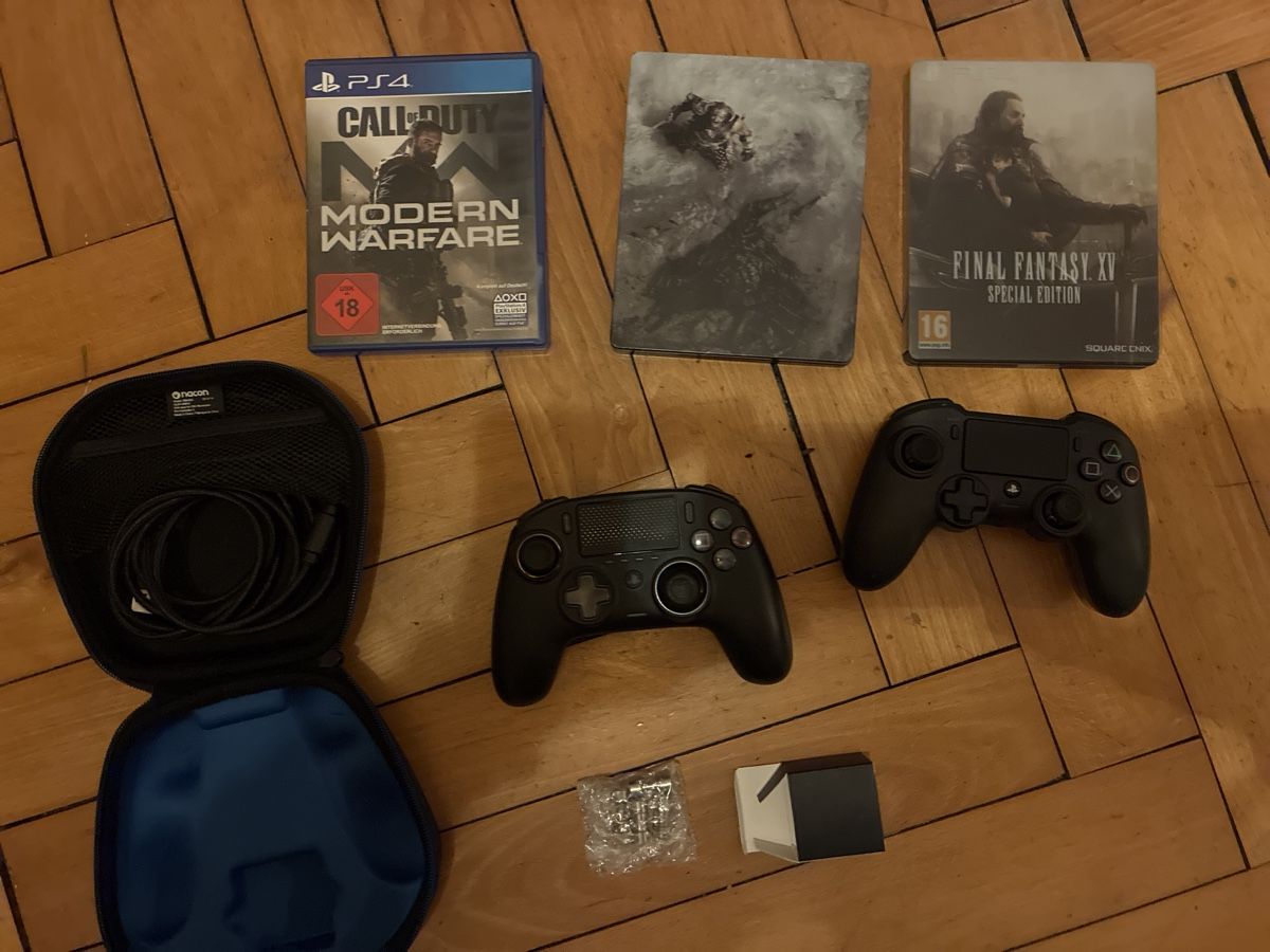 Sony Giochi: 2 PlayStation 4 Controller und 3 Games – Usato da Zürich venduto da ani_8jg5