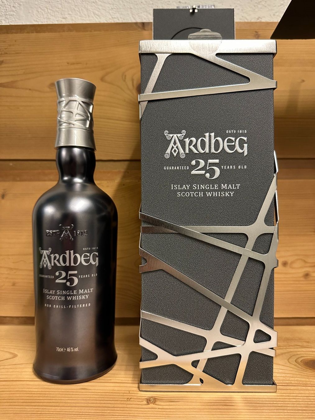Ardbeg Bevande alcoliche: Ardbeg 25 Year (Release 2020) – Nuovo e nell'imballaggio originale da Gossau SG venduto da Tinu1972.