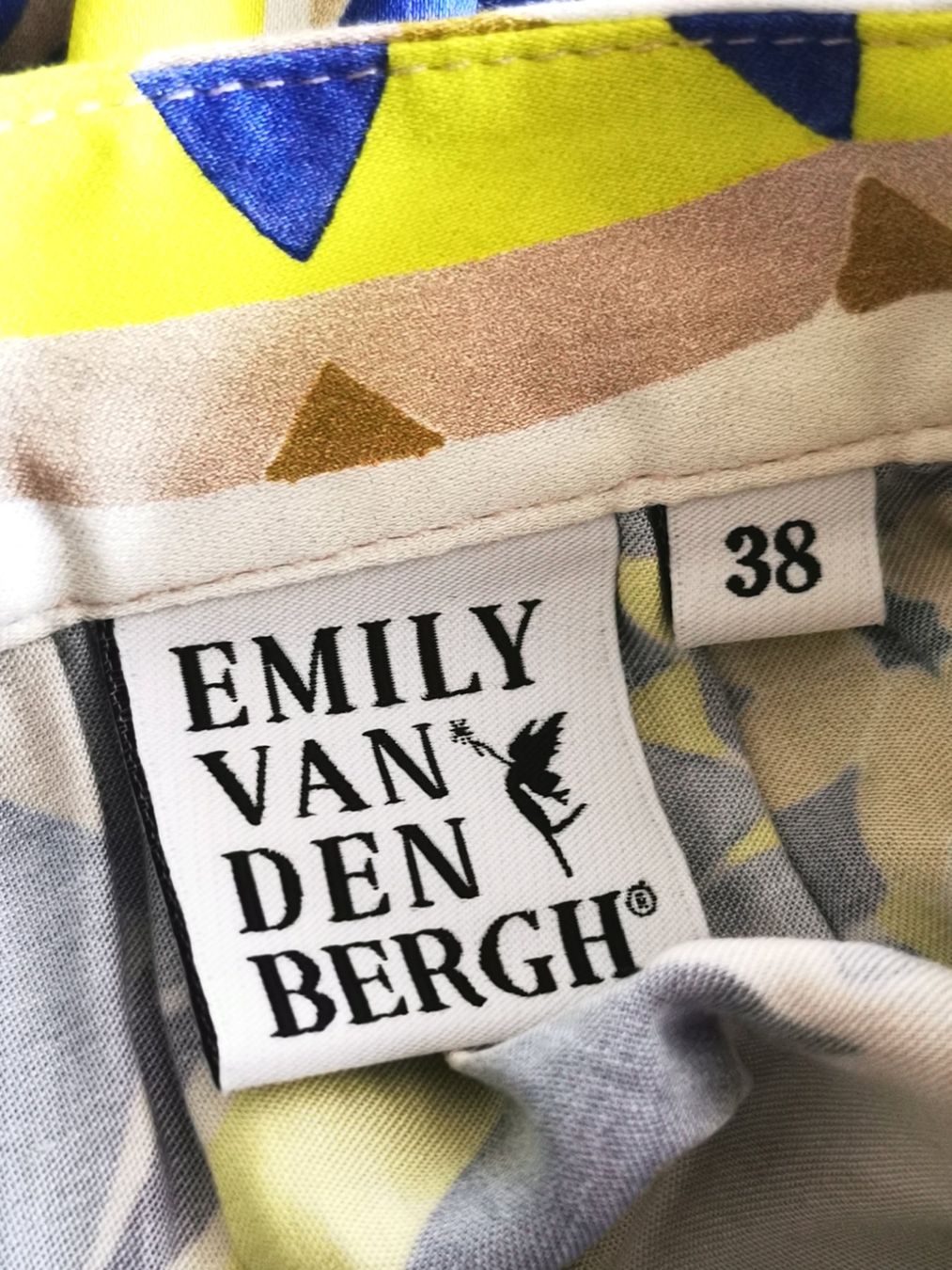 Emily van den Bergh Chemisiers: Emily an den Bergh Tolle Bluse Gr. 38/40 – D'occasion à gachnang par tibus1 4
