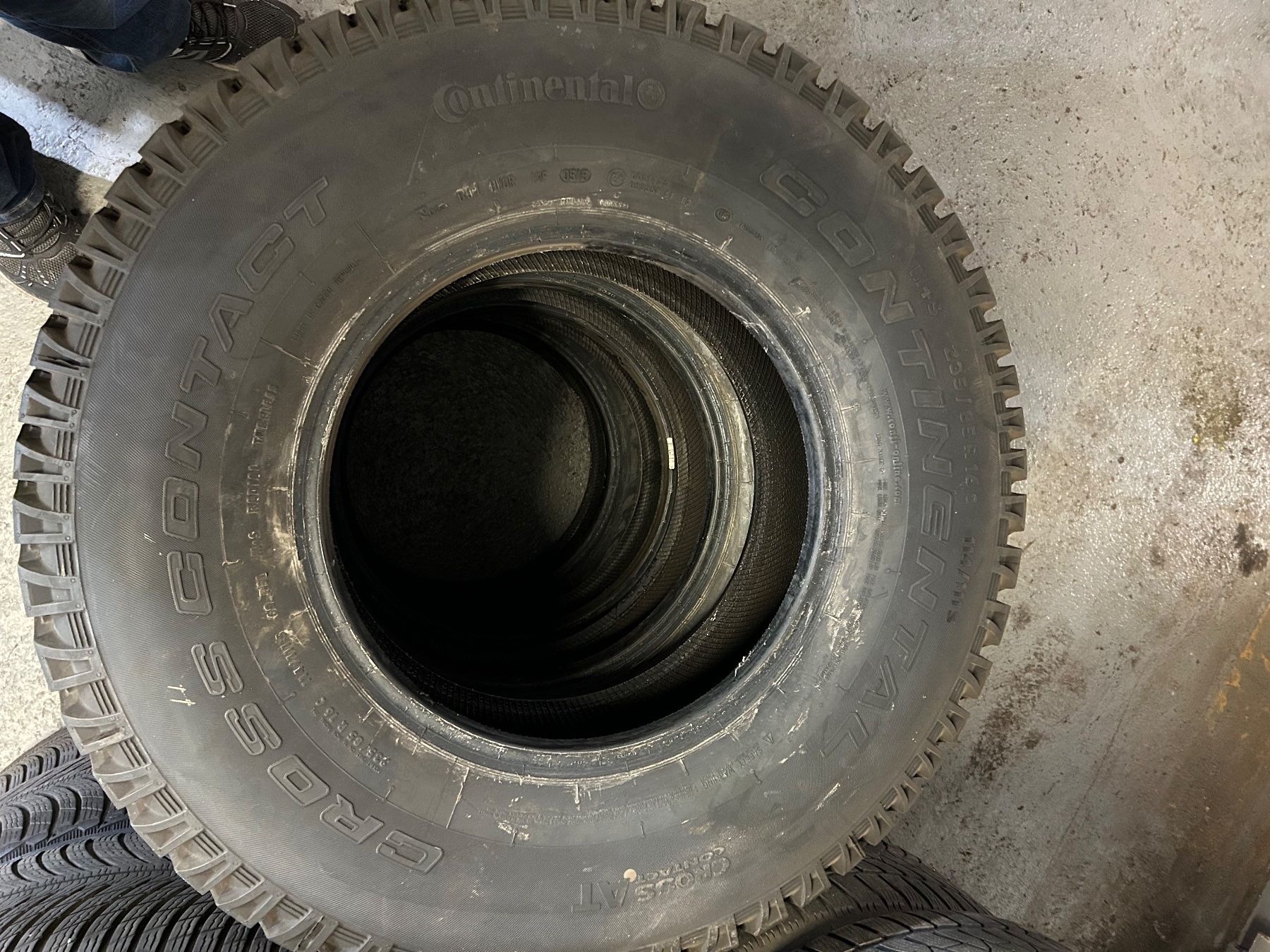 Continental Pneus & Roues: 4x 235/85 R16C winter – D'occasion à Haldenstein par albert94