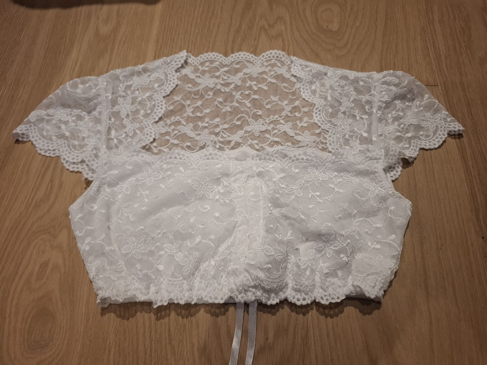 Chemisiers: Dirndl Bluse weiss Spitze gerafft Puffärmel Grösse S – D'occasion à Seuzach par ssz_j8tb