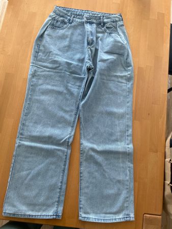 Helle Jeans mit Schmetterling Gr. L