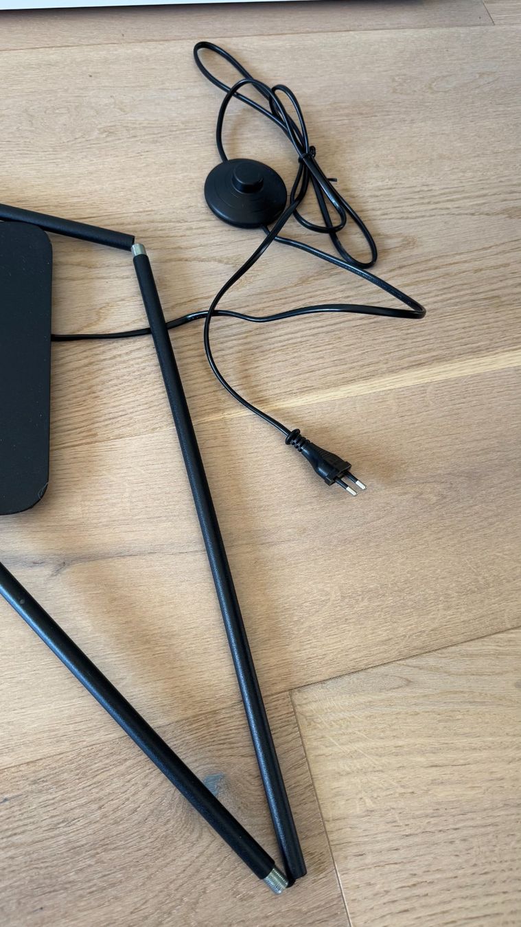 Ikea Lampes: Ständerlampe IKEA, fast NEU, schwarz – D'occasion à Siebnen par Trans-Am 7