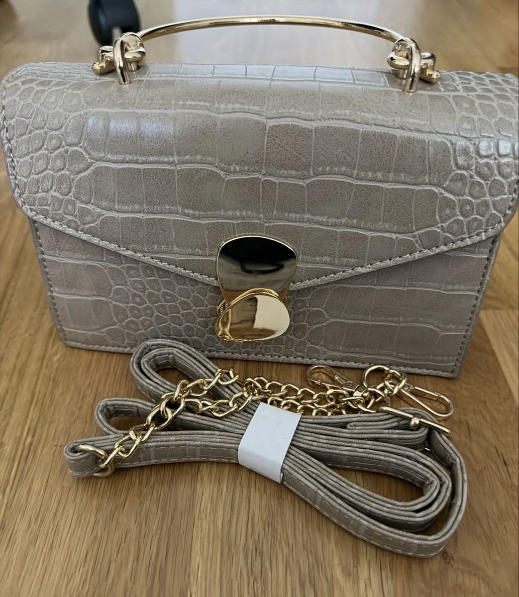 Taschen für Damen: Umhängetasche – Neu und originalverpackt aus Basel von Leyla_12