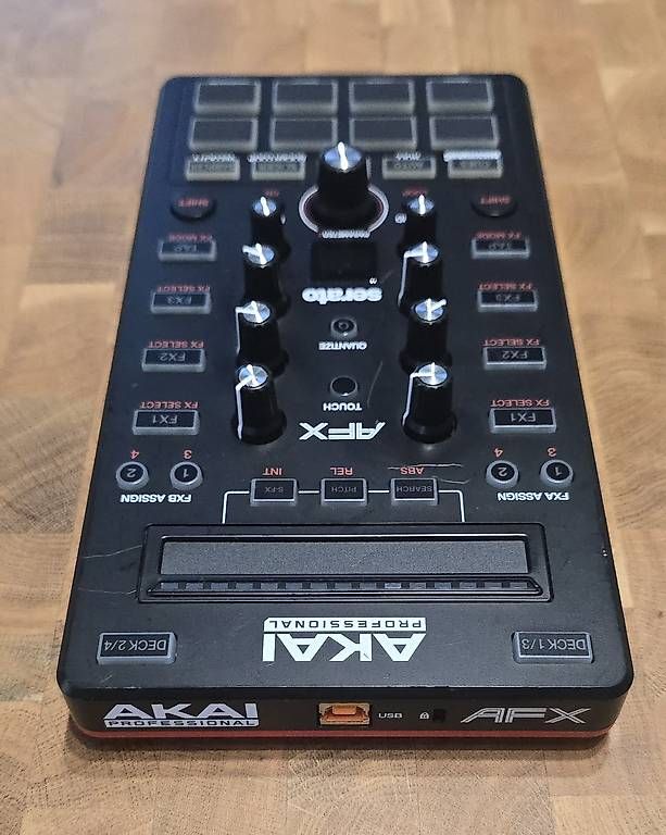 Akai Console di mixaggio: Akai Professional AFX Serato DJ Controller inkl. USB-Kabel – Usato da Arlesheim venduto da Micumue 1