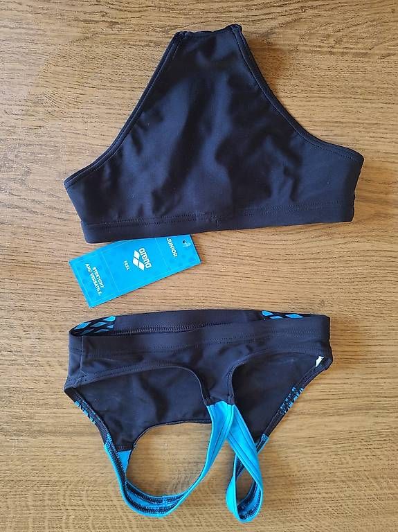 Costumi da bagno & Bikini: Bikini , Badekleid arena 128/134 – Usato da Bronschhofen venduto da Buechstabesuppe