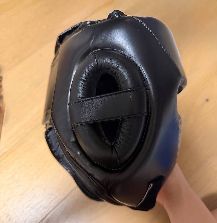 Chapeaux, bonnets & casquettes: Proteggi testa adidas  – D'occasion à Camorino par sof_8gry 1