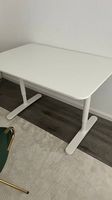 IKEA Schreibtisch Weiss - Höhenverstellbar