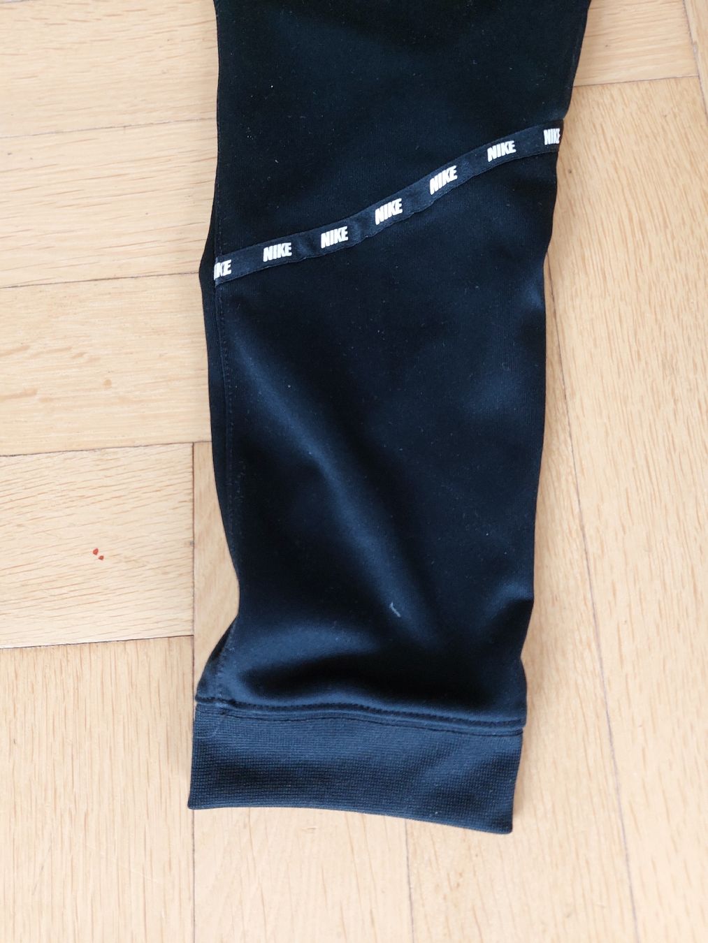 Nike Pantaloni: Nike Trainerhose schwarz Kinder – Usato da Kriens venduto da nordlicht09 3