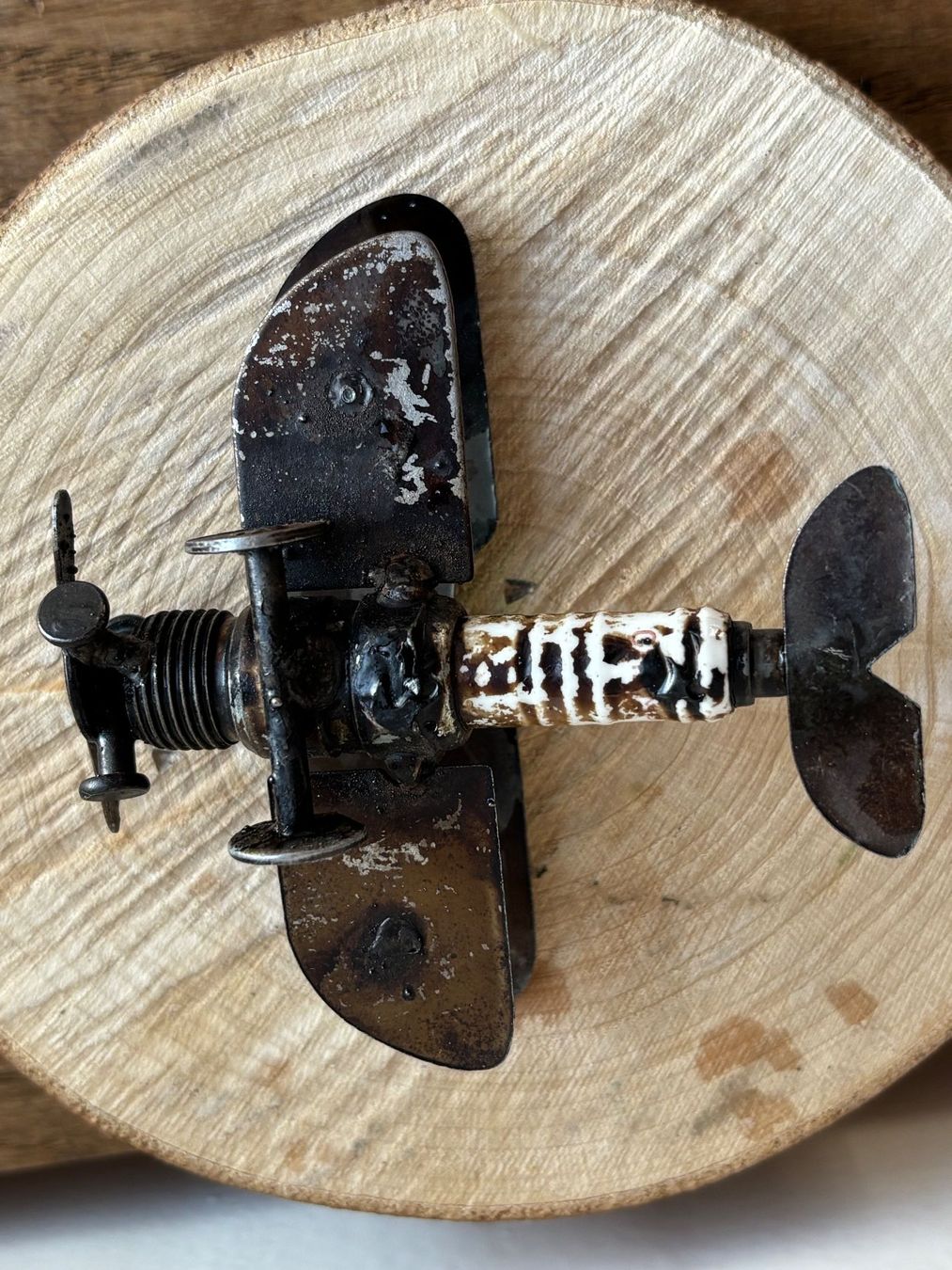 Figuren: Vintage Metall Kunst Flugzeug Trenchart – Gebraucht aus Horgen von uge_pd5p 2