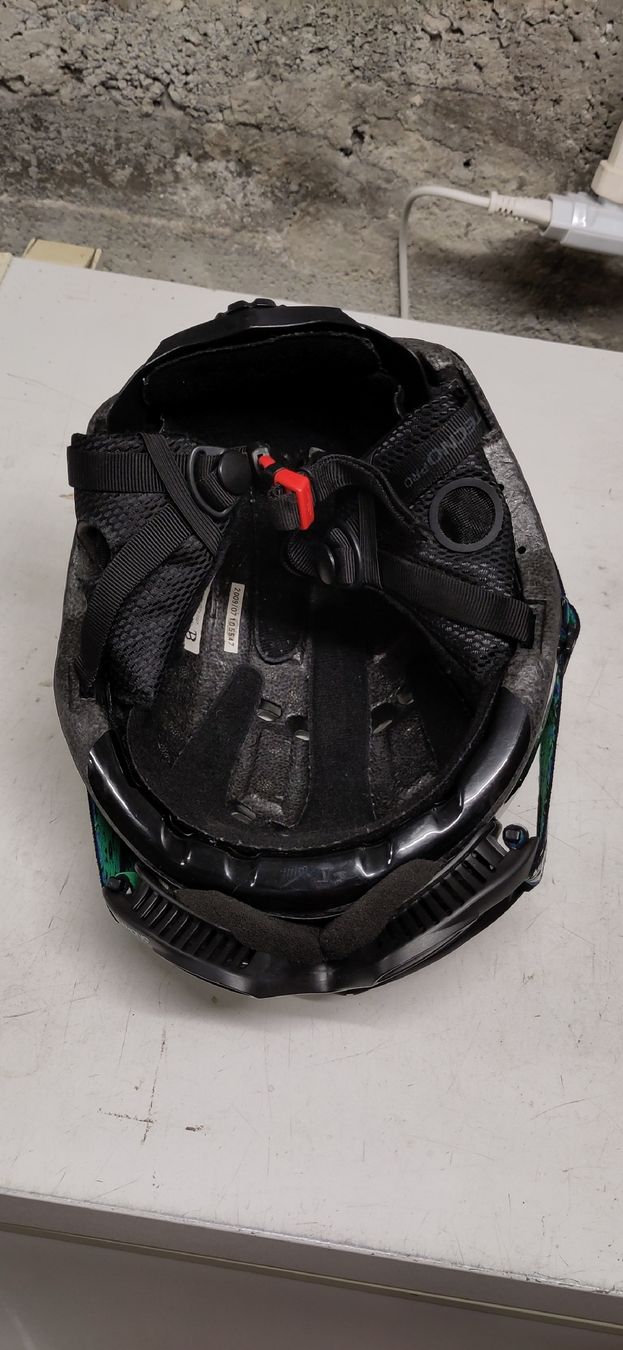 Alpina Caschi: Skihelm mit Brille 50-58cm M – Usato da Liebefeld venduto da robi15blue 2