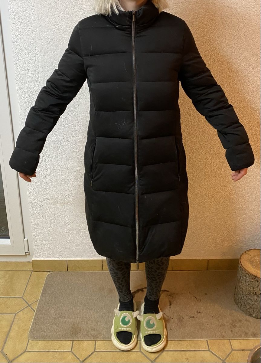 Opus Cappotti: Manteau noire en plumes – Nuovo (secondo la descrizione) da La Place (Ayent) venduto da Rinetaz
