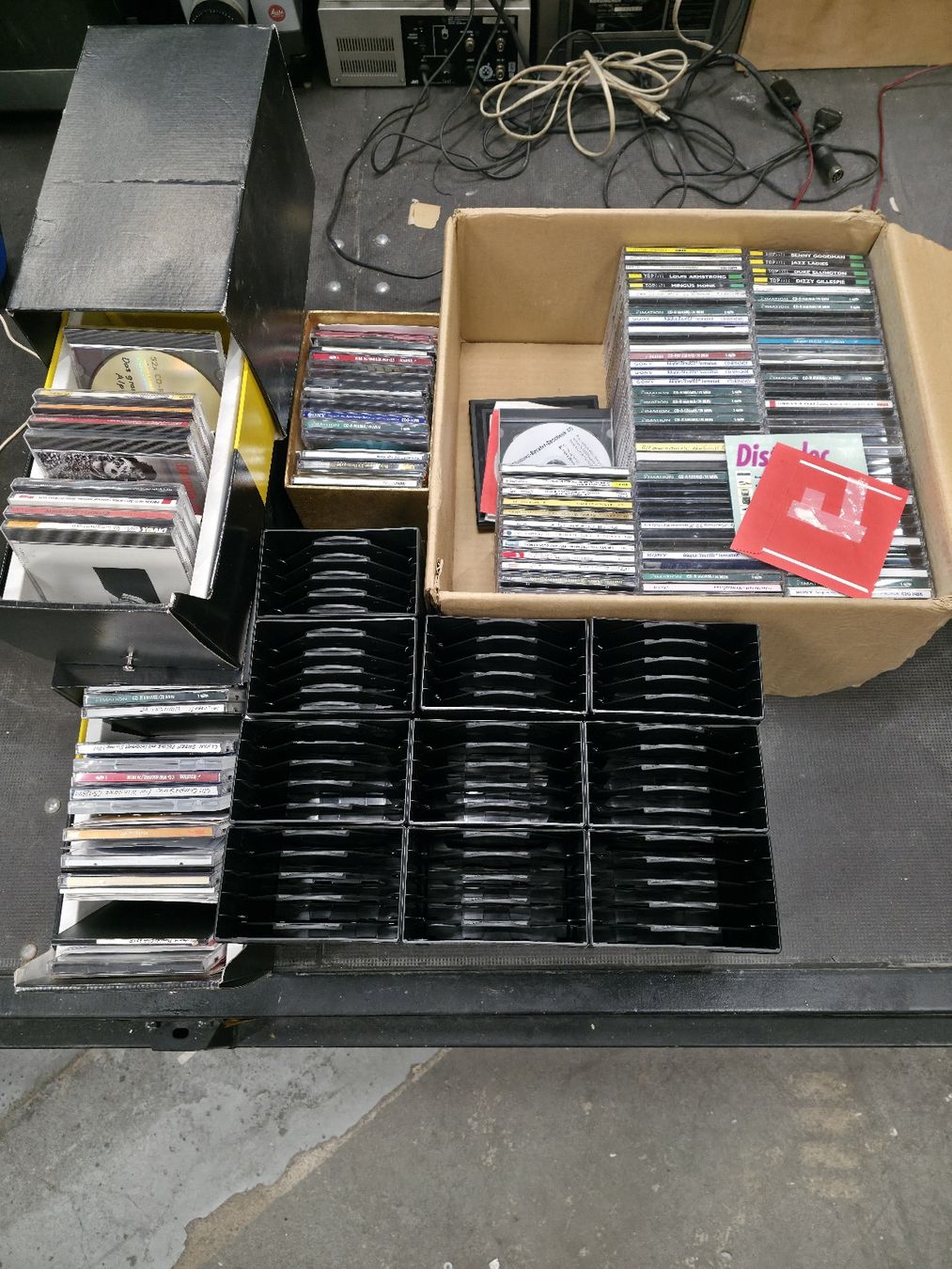 CD: Sammlung CD's / PC-Programme / Leere CD-Hüllen / CD-Fächer – Difettoso da Dietlikon venduto da litisop