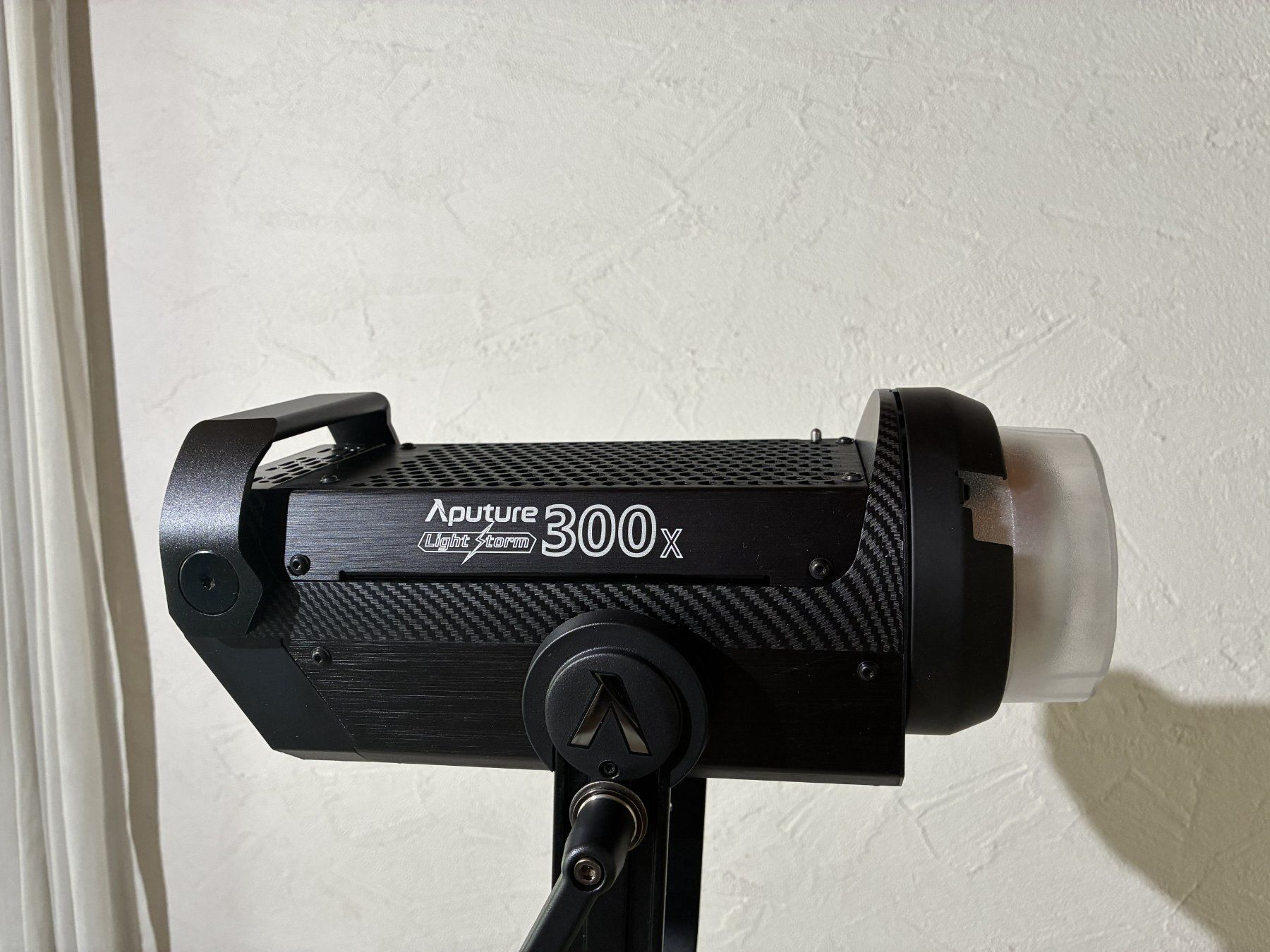 Aputure Lampade: Aputure Light Storm 300X inkl. Stativ & Godox 90 cm Softbox – Usato da Wetzikon ZH venduto da jea_q5cg 3