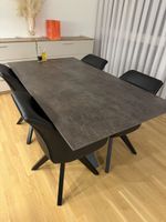 Esstisch in Keramik-Optik