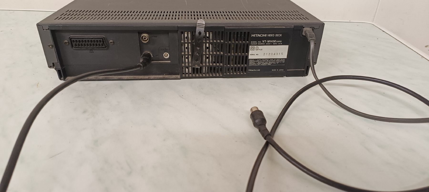 Hitachi Registratori: Hitachi VHS Recorder VM-E420E  – Usato da Pfäffikon ZH venduto da K-V-M 1