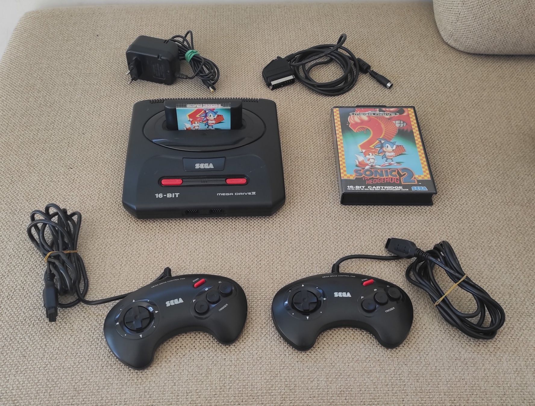 Sega Konsolen: Console Sega Mega Drive II - 2 manettes + Sonic 2 – Gebraucht aus Yverdon-les-Bains von jiem82