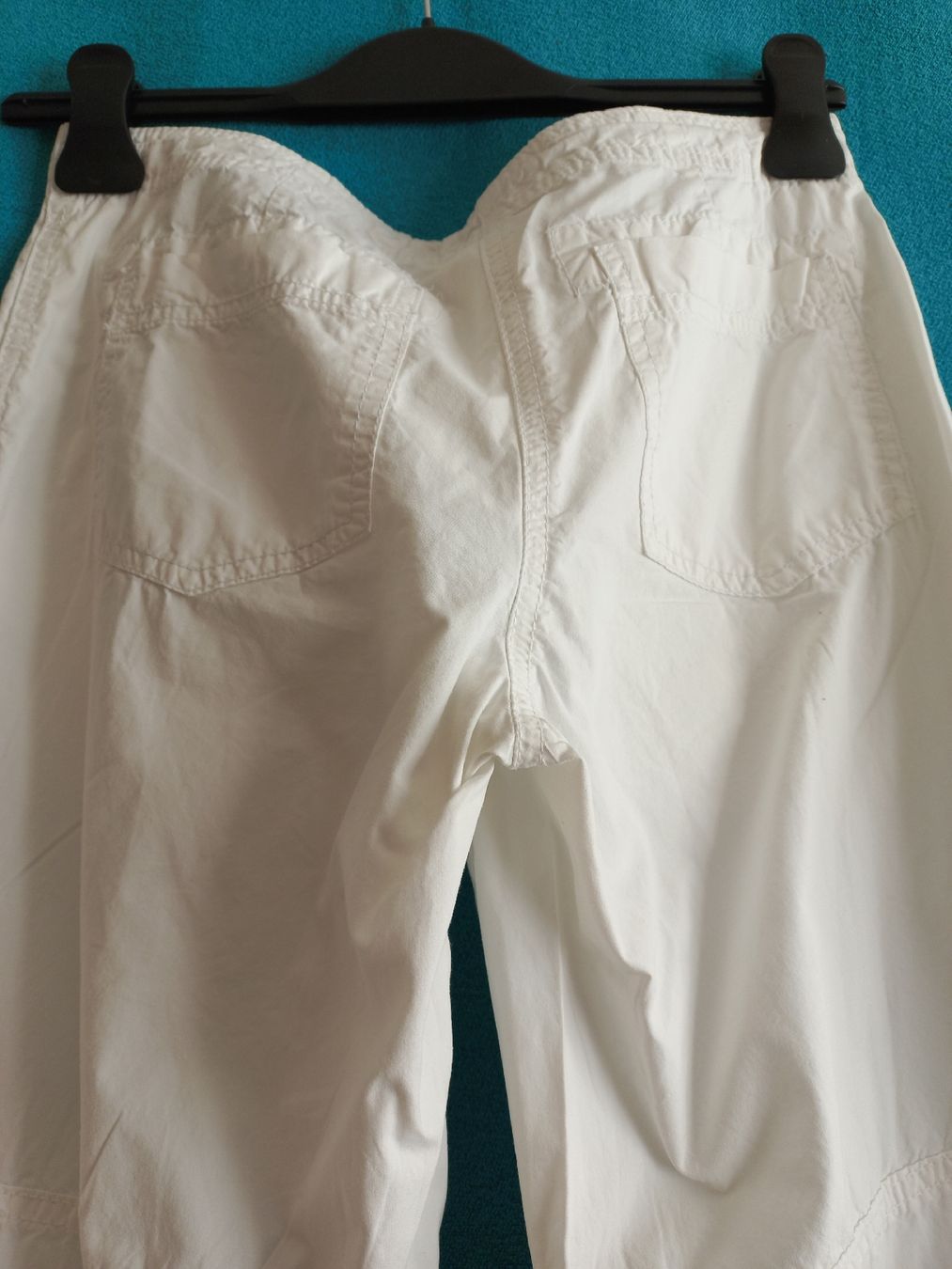 Pantaloni: dünne weisse Baumwollhose, 7/8-länge – Usato da Frauenfeld venduto da clausi 1