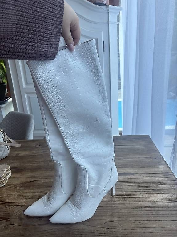 Damenschuhe: Weisse Stiefel mit Absatz – Gebraucht aus Hellikon von ind_m7n8 1