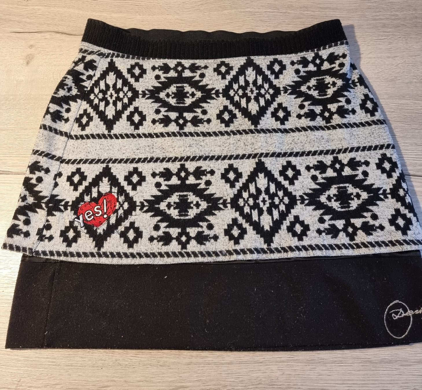 Desigual Gonne: Jupe Desigual – Usato da st-Léonard venduto da Pegaze0