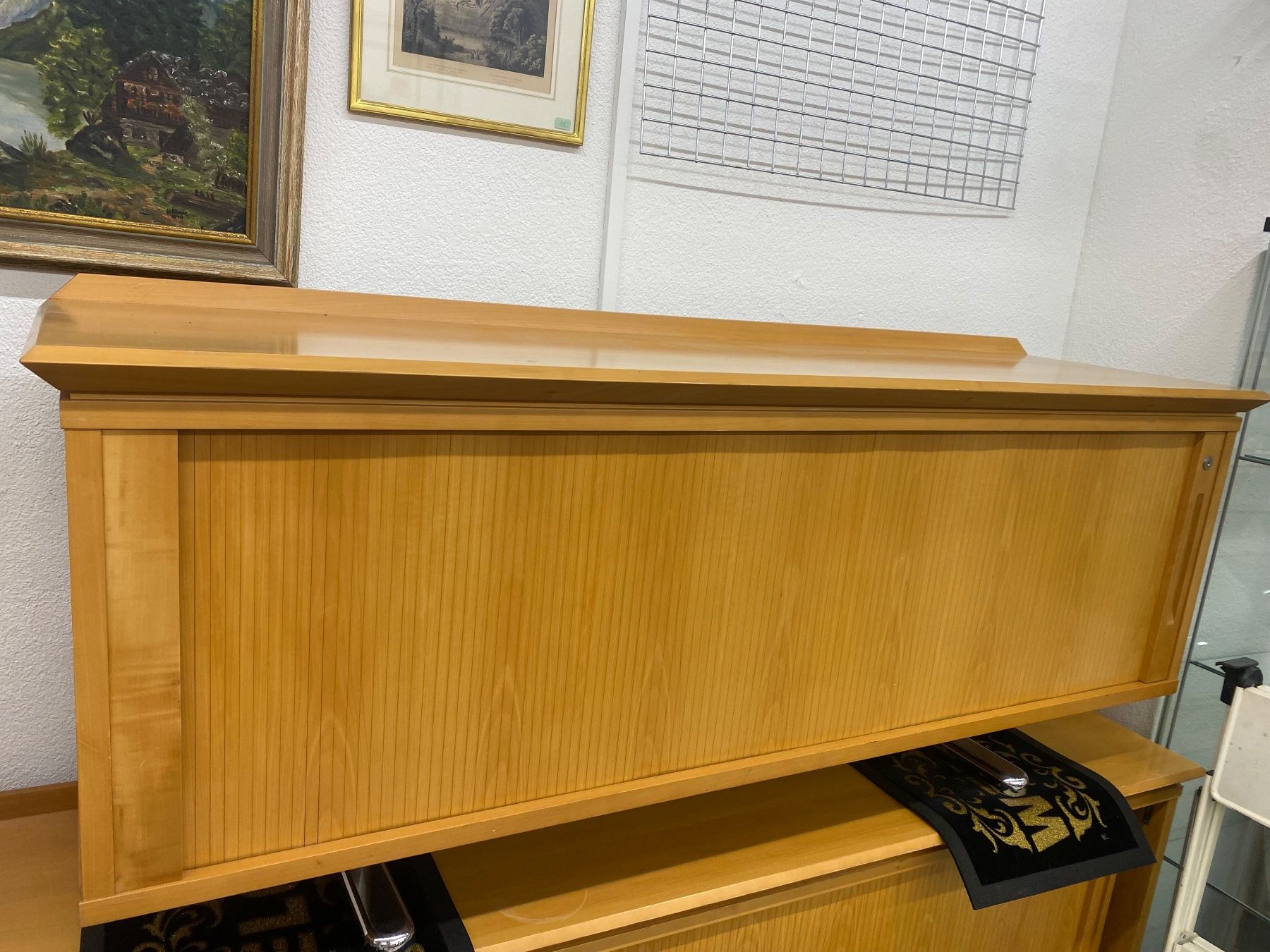 Armoires: Schöner Rollladenschrank mit 4 Fächern – D'occasion à Steinhausen par einzelstueck-brocki 5