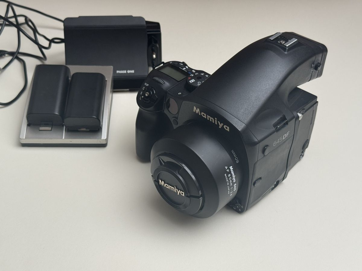 Mamiya Kamera: Mamiya 645 DF mit 80mm 2.8 Objektiv + P30 Digiback – Gebraucht aus Brugg AG von 50sven