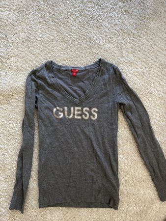 Pull col V Guess gris avec inscription logo taille S