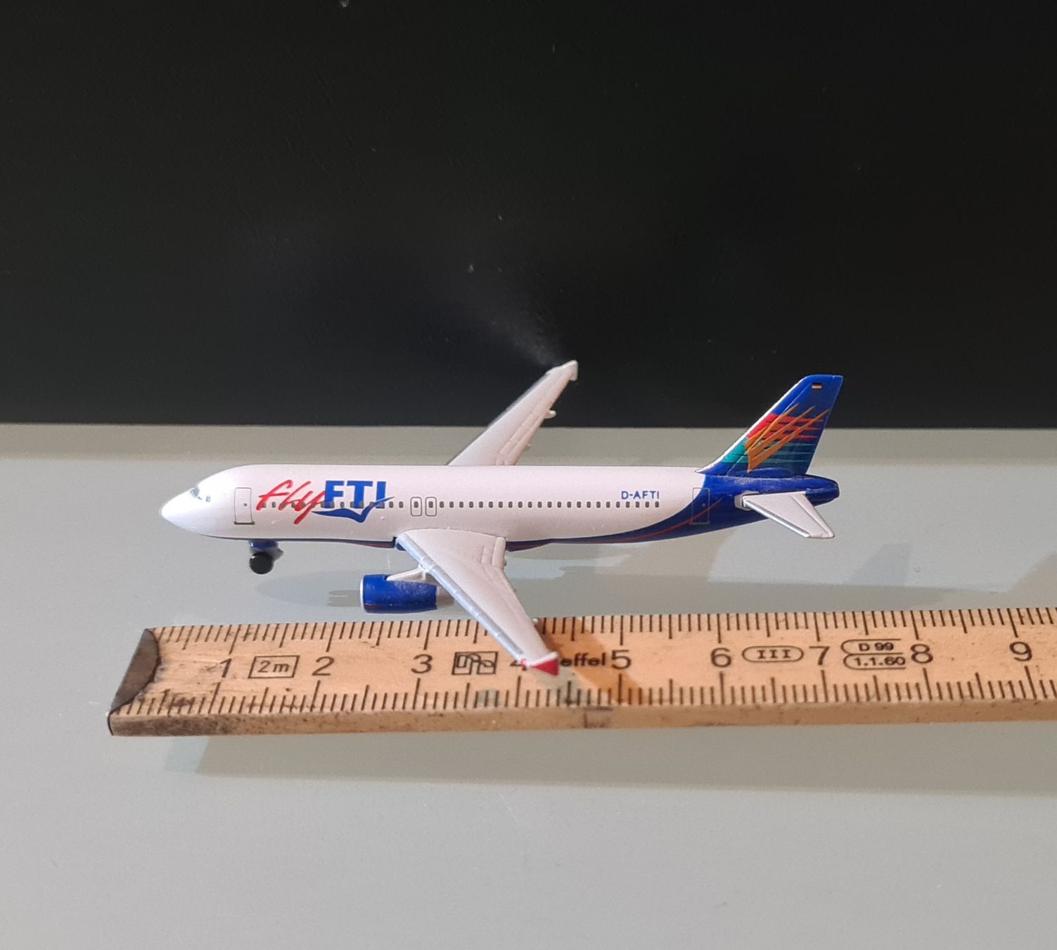 Herpa Kit di modellismo & Modellini statici: Herpa Fly FTI 1:500 – Usato da Uetendorf venduto da myhome12 3