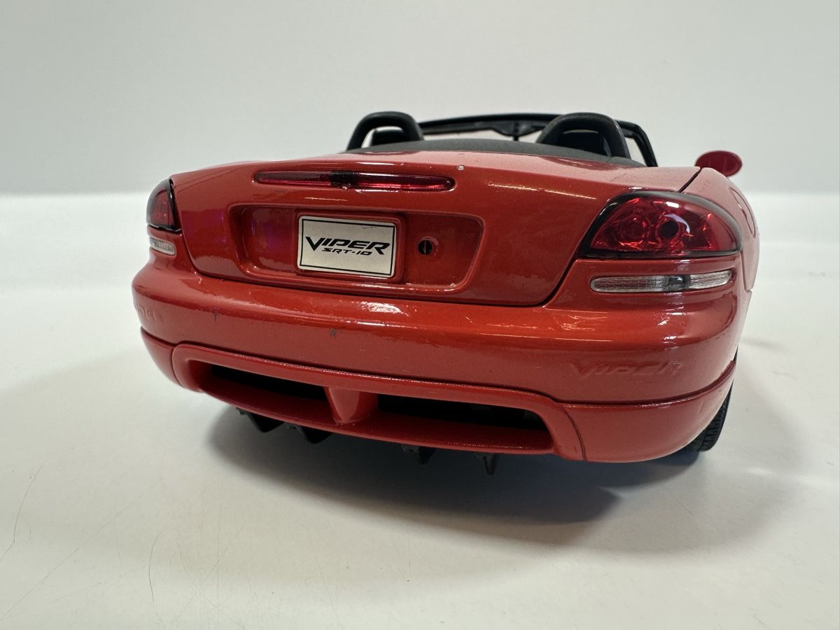 Welly Modellini d'auto: Dodge Viper SRT-10 1:18, rot/orange, WELLY – Usato da Zofingen venduto da rf9_x2xt 4