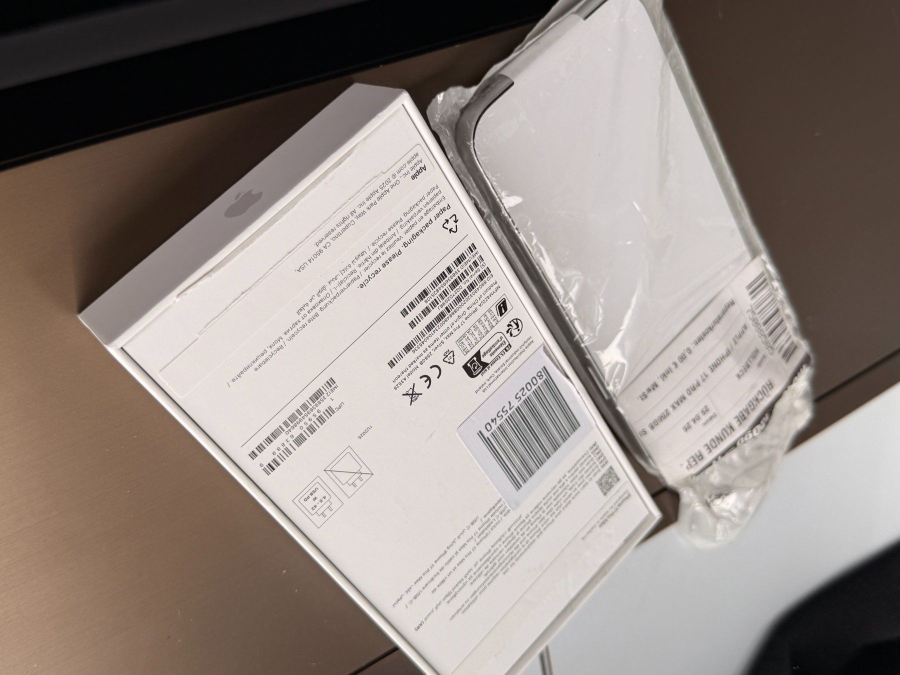 Apple Telefoni cellulari / Smartphones: Iphone 17 Pro Max, silver, 265 GB, NEU!!! ungebraucht – Nuovo (secondo la descrizione) da Zürich venduto da hol_tm7m 2
