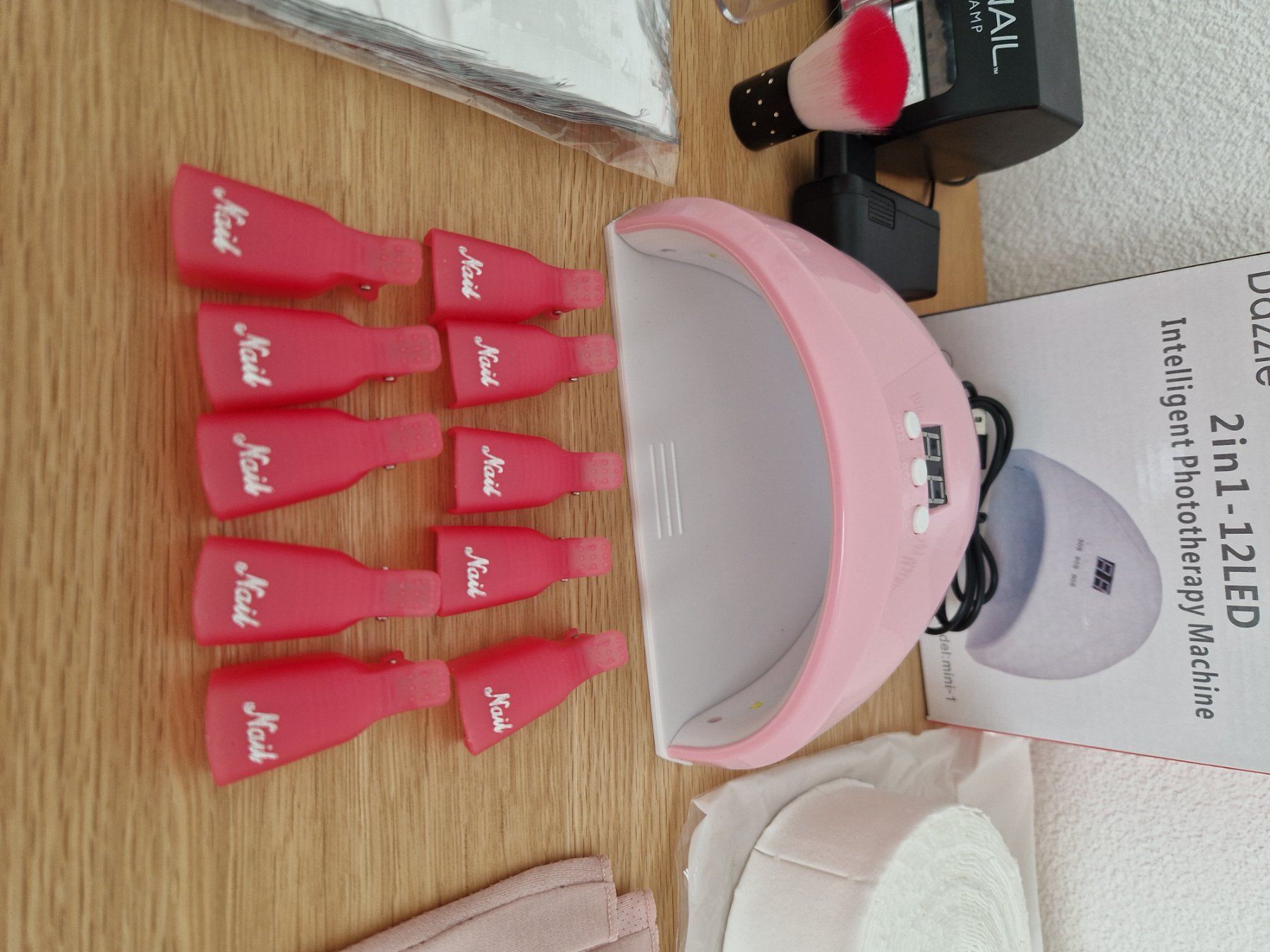 Lampade: UV Nagellack Set mit LED Lampe, neuwertig! – Nuovo (secondo la descrizione) da Erlinsbach SO venduto da ULIKH 1