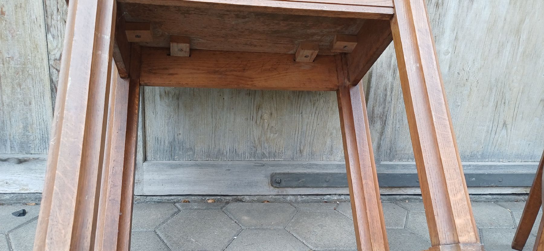 Tische: Antiker Tisch mit Stuhl – Gebraucht aus Flawil von Naphtali 6