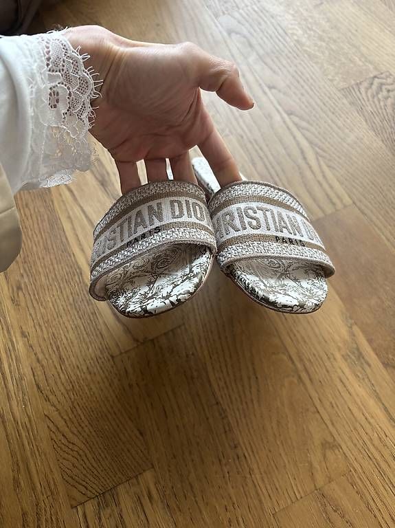 Dior Damenschuhe: Christian Dior Flip Flops Sandaletten Gebrauchsspuren! – Gebraucht aus Zürich von car_9sdb 2