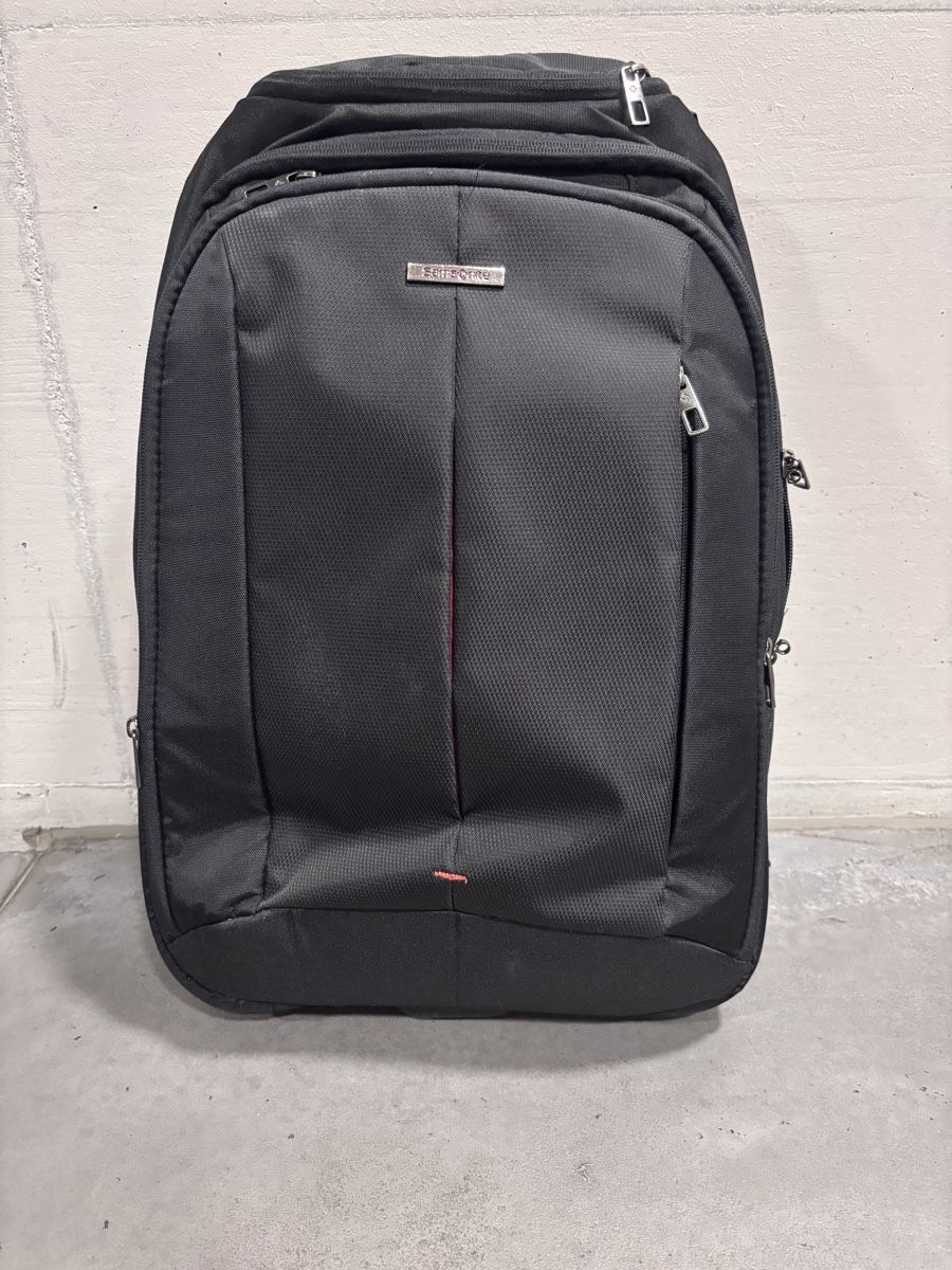 Samsonite Sacs à dos: Samsonite Rucksack mit Rollen schwarz gebrauchter Zustand – D'occasion à Schaffhausen par Mupeti