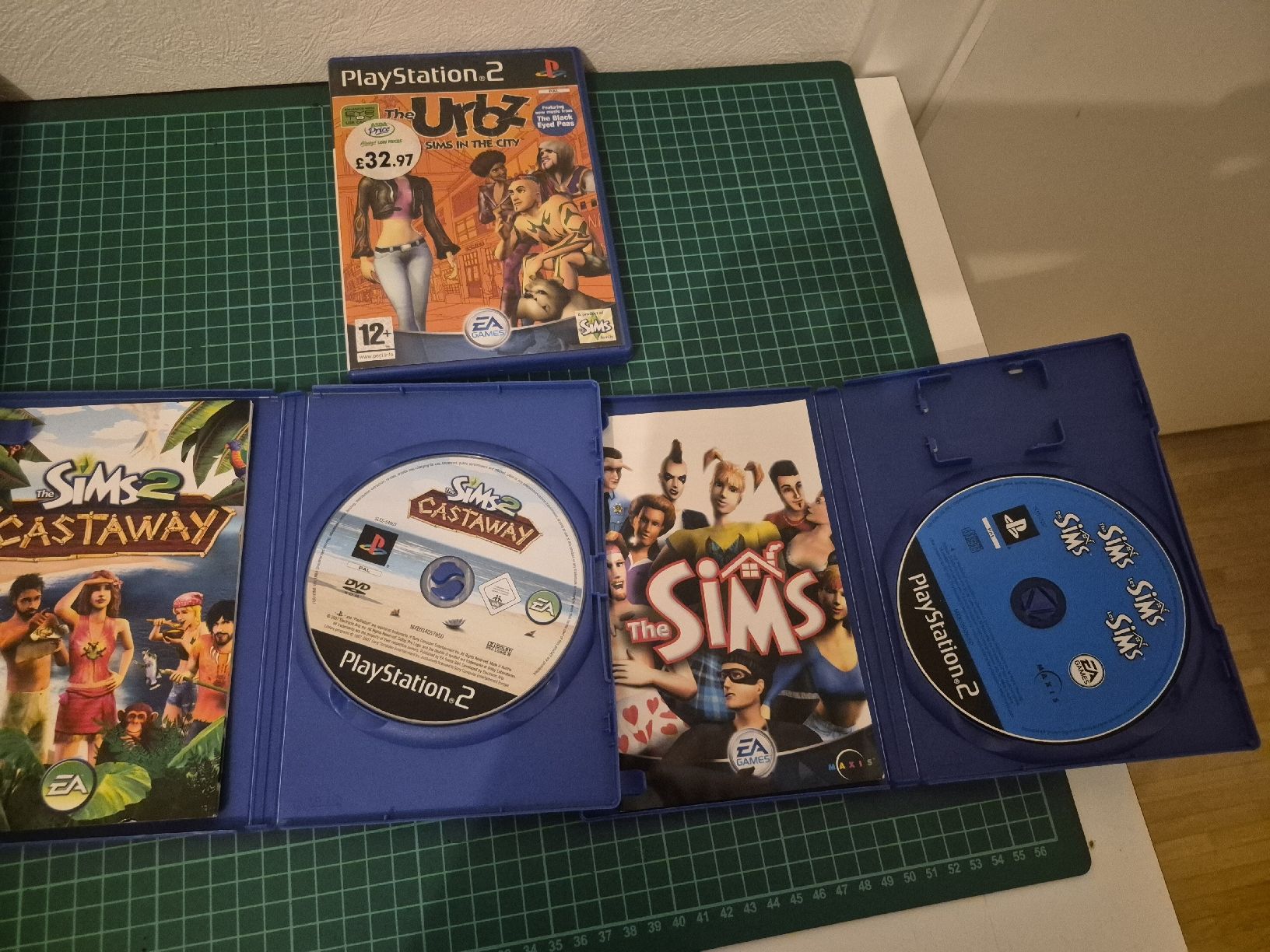 Sony Giochi: Sims PS2 Game Bundle! Sims, Urbz, and Castaway - Fun! – Usato da Meyrin venduto da Retro-GZ 1