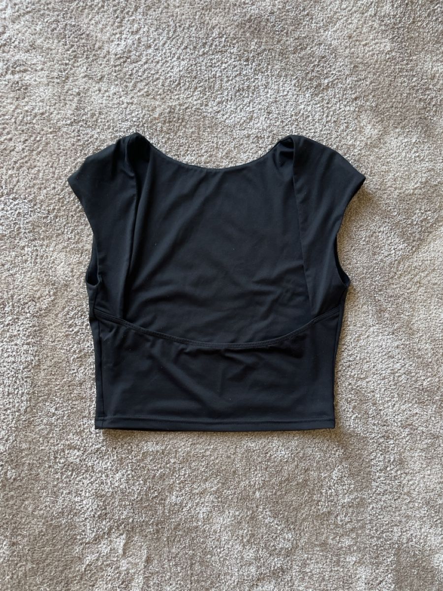 Tops: Crop top noir dos nu M – Neuf (Voir description) à Lausanne par mae_dj7r