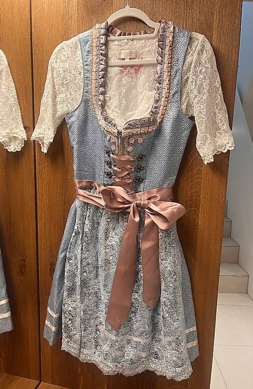 Kleider: Krüger Dirndl mit Bluse  – Gebraucht aus Schaffhausen von Sm.sh